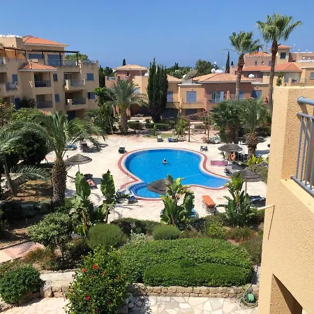 Daire Limnaria Gardens - Spacious And Sunny 1 Bed With Pool Views