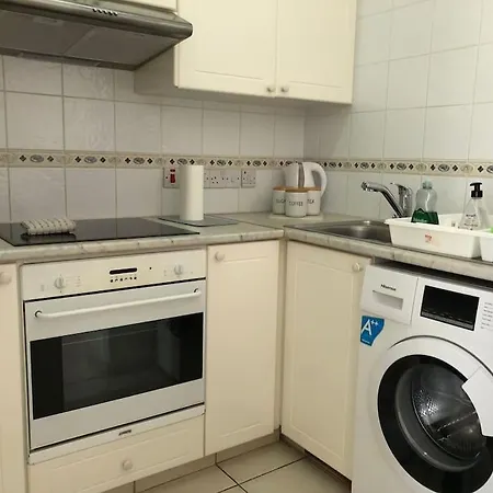 Daire Limnaria Gardens - Spacious And Sunny 1 Bed With Pool Views *