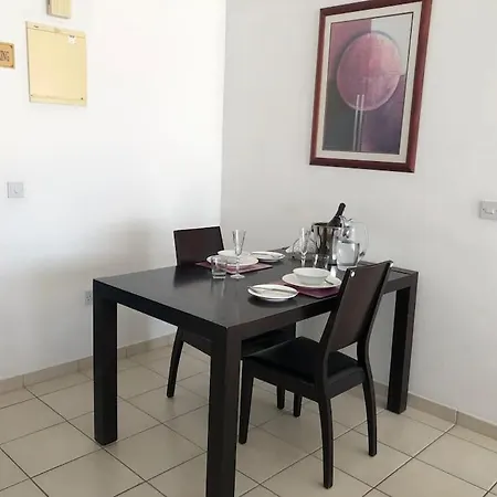 Daire Limnaria Gardens - Spacious And Sunny 1 Bed With Pool Views *