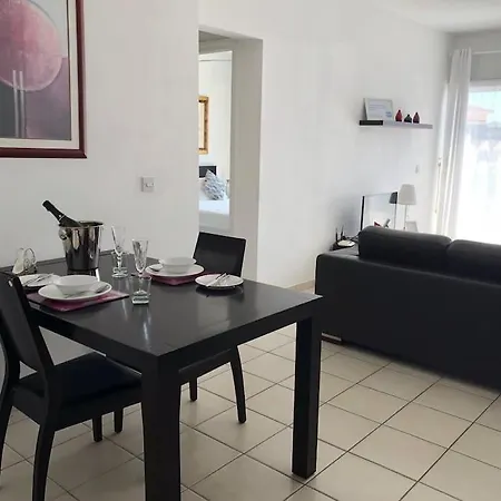 Limnaria Gardens - Spacious And Sunny 1 Bed With Pool Views Daire