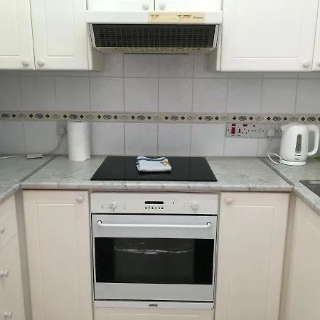 Limnaria Gardens - Spacious And Sunny 1 Bed With Pool Views Paphos